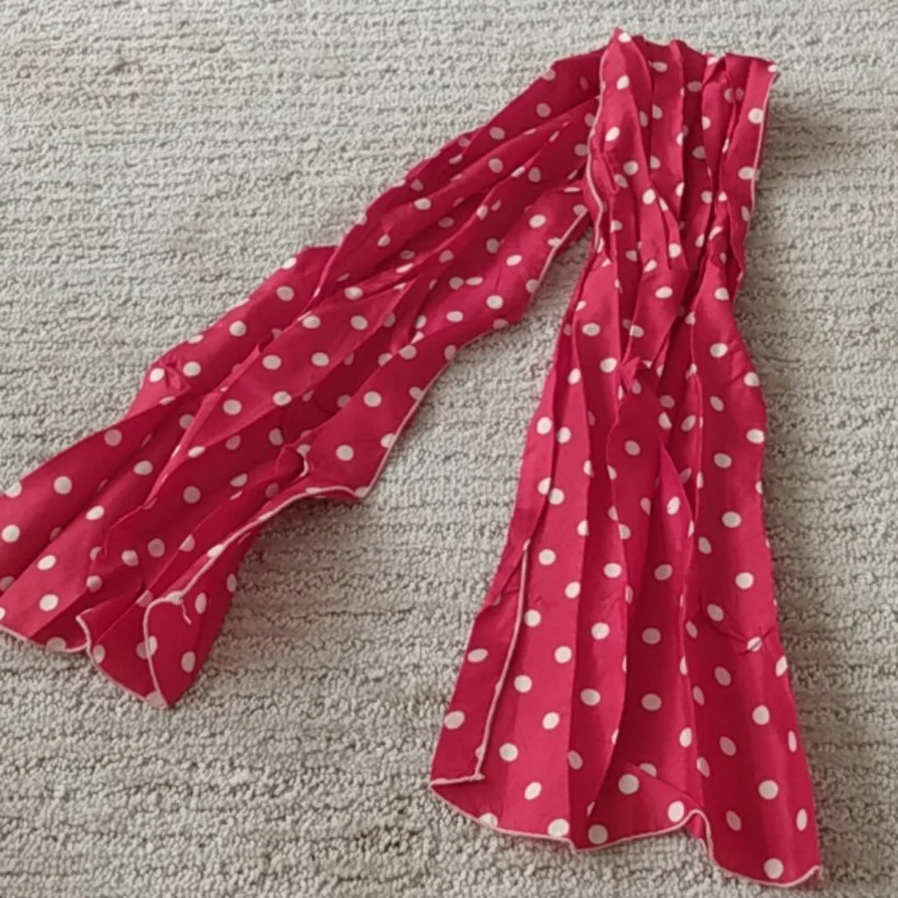 🖐️FREE🖐️Vintage Polkadot neck scarf